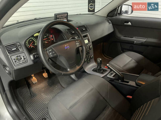 Вольво В50 2010 в Стрые на Automoto.ua Серый Вольво В50, объемом двигателя 1.6 л и пробегом 260 тыс. км за 6650 $, фото 31 на Automoto.ua