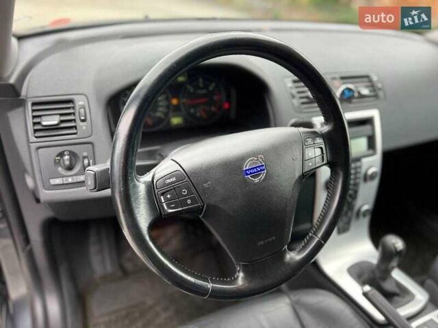 Серый Вольво В50, объемом двигателя 1.6 л и пробегом 270 тыс. км за 6800 $, фото 10 на Automoto.ua