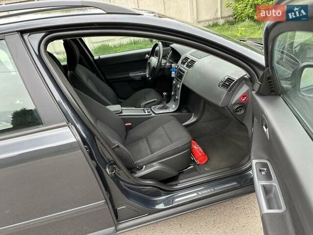 Серый Вольво В50, объемом двигателя 1.6 л и пробегом 261 тыс. км за 7100 $, фото 38 на Automoto.ua