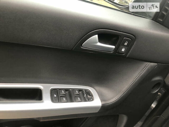 Серый Вольво В50, объемом двигателя 1.6 л и пробегом 250 тыс. км за 7500 $, фото 9 на Automoto.ua