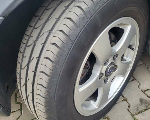 Серый Вольво В50, объемом двигателя 1.6 л и пробегом 221 тыс. км за 7300 $, фото 9 на Automoto.ua