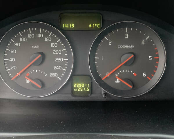 Серый Вольво В50, объемом двигателя 1.6 л и пробегом 300 тыс. км за 6400 $, фото 6 на Automoto.ua