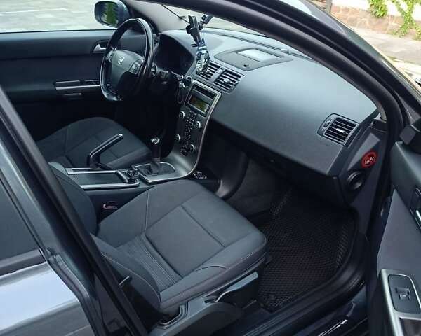 Серый Вольво В50, объемом двигателя 1.56 л и пробегом 194 тыс. км за 8500 $, фото 6 на Automoto.ua