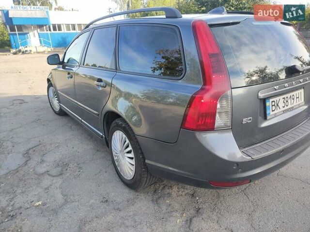 Серый Вольво В50, объемом двигателя 1.56 л и пробегом 270 тыс. км за 7356 $, фото 6 на Automoto.ua