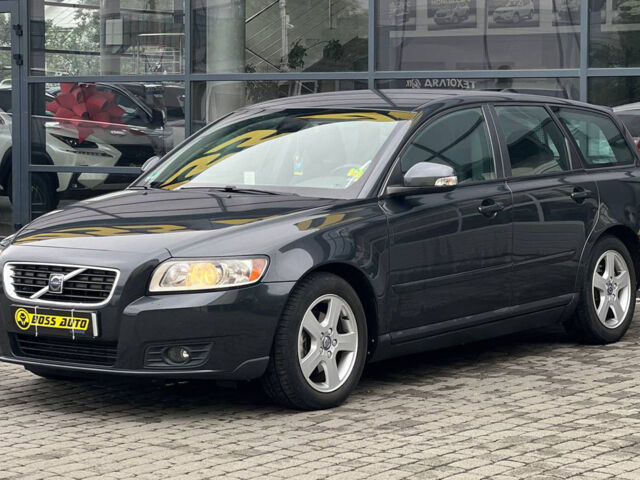 Серый Вольво В50, объемом двигателя 1.6 л и пробегом 228 тыс. км за 7300 $, фото 2 на Automoto.ua