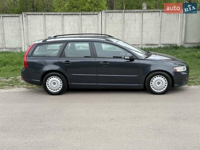 Серый Вольво В50, объемом двигателя 1.6 л и пробегом 261 тыс. км за 7100 $, фото 5 на Automoto.ua