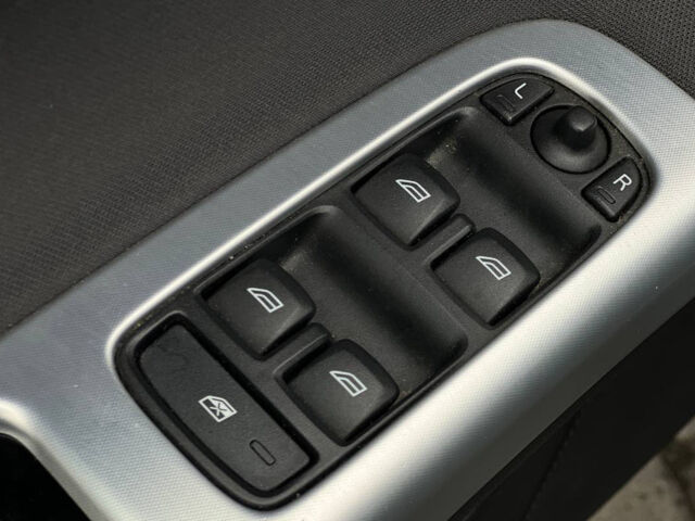 Серый Вольво В50, объемом двигателя 1.6 л и пробегом 228 тыс. км за 7300 $, фото 7 на Automoto.ua