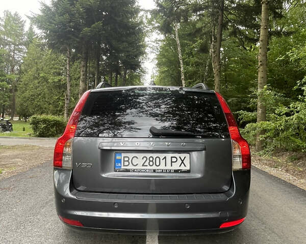 Серый Вольво В50, объемом двигателя 1.56 л и пробегом 250 тыс. км за 7999 $, фото 4 на Automoto.ua