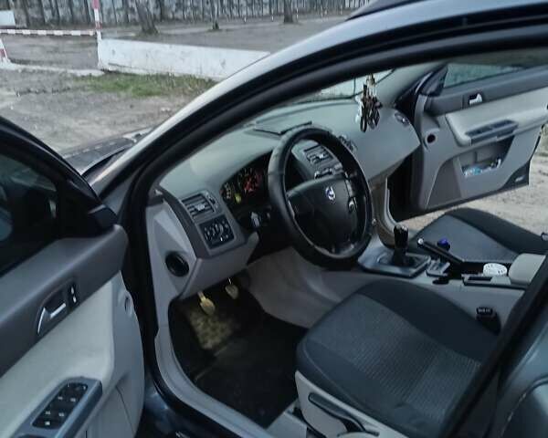 Серый Вольво В50, объемом двигателя 1.6 л и пробегом 305 тыс. км за 7150 $, фото 33 на Automoto.ua