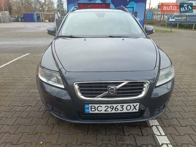 Серый Вольво В50, объемом двигателя 2 л и пробегом 306 тыс. км за 7200 $, фото 2 на Automoto.ua