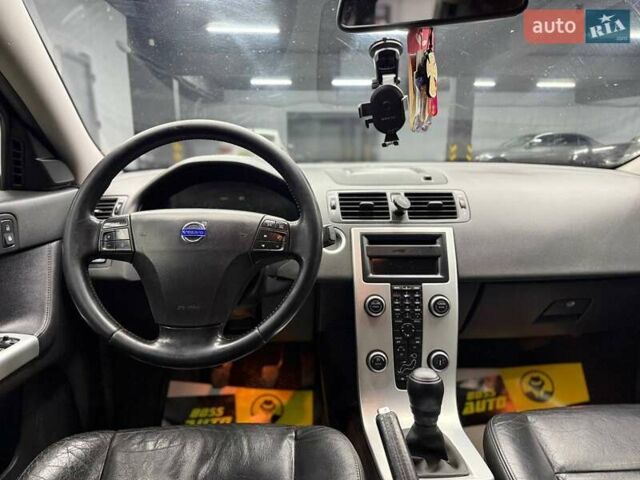 Серый Вольво В50, объемом двигателя 1.6 л и пробегом 252 тыс. км за 7200 $, фото 9 на Automoto.ua