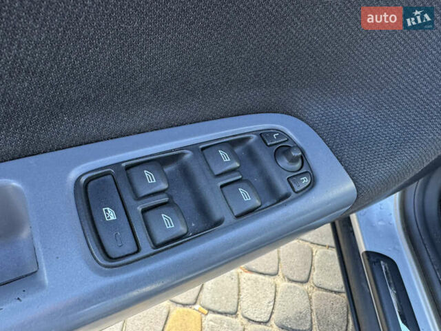 Серый Вольво В50, объемом двигателя 1.6 л и пробегом 259 тыс. км за 6850 $, фото 24 на Automoto.ua