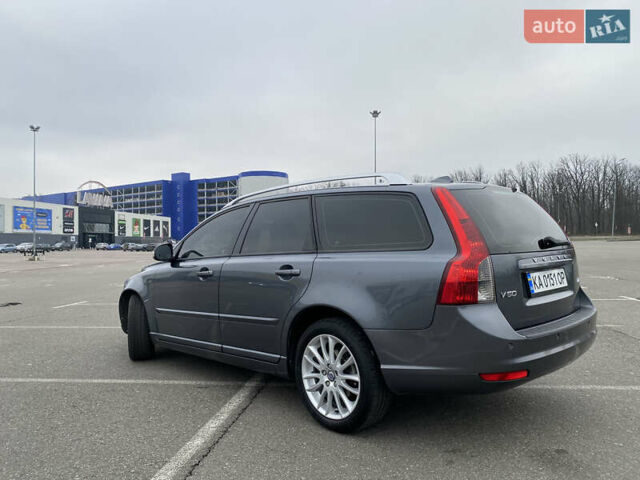 Вольво В50 2010 в Киеве на Automoto.ua Серый Вольво В50, объемом двигателя 1.56 л и пробегом 277 тыс. км за 9350 $, фото 3 на Automoto.ua