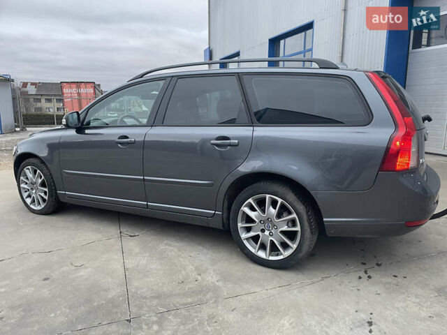 Серый Вольво В50, объемом двигателя 1.6 л и пробегом 222 тыс. км за 7950 $, фото 4 на Automoto.ua