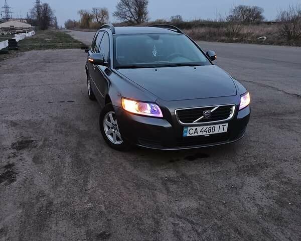 Серый Вольво В50, объемом двигателя 1.6 л и пробегом 305 тыс. км за 7150 $, фото 7 на Automoto.ua