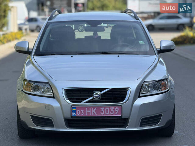 Серый Вольво В50, объемом двигателя 1.6 л и пробегом 258 тыс. км за 6900 $, фото 1 на Automoto.ua
