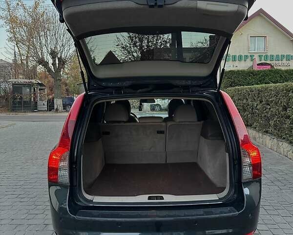 Вольво В50 2010 в Жовкве на Automoto.ua Серый Вольво В50, объемом двигателя 1.6 л и пробегом 242 тыс. км за 7500 $, фото 6 на Automoto.ua