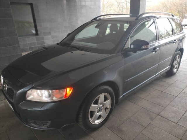 Сірий Вольво V50, об'ємом двигуна 0 л та пробігом 226 тис. км за 7777 $, фото 5 на Automoto.ua