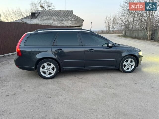 Серый Вольво В50, объемом двигателя 1.56 л и пробегом 234 тыс. км за 5900 $, фото 3 на Automoto.ua