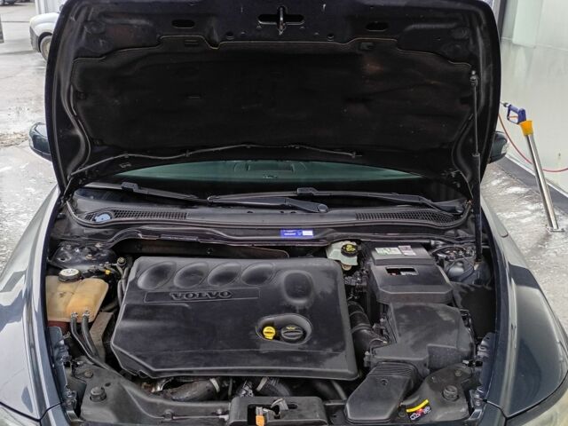 Серый Вольво В50, объемом двигателя 2 л и пробегом 320 тыс. км за 3600 $, фото 5 на Automoto.ua