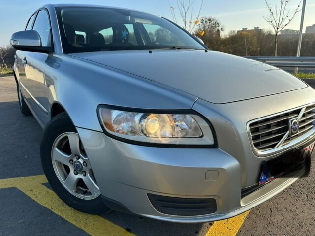 Серый Вольво В50, объемом двигателя 1.6 л и пробегом 214 тыс. км за 3484 $, фото 3 на Automoto.ua