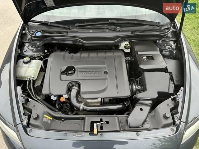 Серый Вольво В50, объемом двигателя 1.6 л и пробегом 261 тыс. км за 7100 $, фото 61 на Automoto.ua
