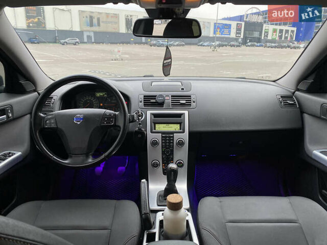 Вольво В50 2010 в Киеве на Automoto.ua Серый Вольво В50, объемом двигателя 1.56 л и пробегом 277 тыс. км за 9350 $, фото 15 на Automoto.ua