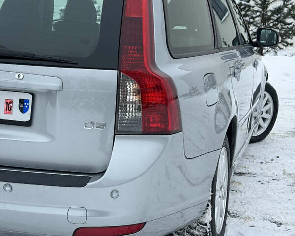 Серый Вольво В50, объемом двигателя 2 л и пробегом 197 тыс. км за 9950 $, фото 58 на Automoto.ua