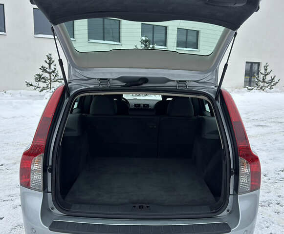 Серый Вольво В50, объемом двигателя 2 л и пробегом 197 тыс. км за 9950 $, фото 45 на Automoto.ua