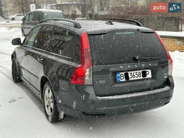 Серый Вольво В50, объемом двигателя 1.6 л и пробегом 248 тыс. км за 5990 $, фото 6 на Automoto.ua