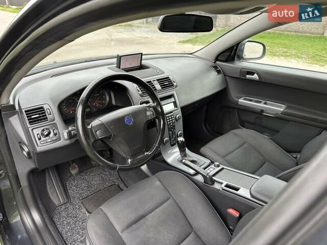 Серый Вольво В50, объемом двигателя 1.6 л и пробегом 261 тыс. км за 7100 $, фото 47 на Automoto.ua