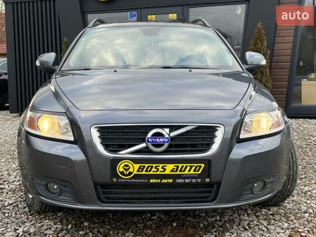Серый Вольво В50, объемом двигателя 1.56 л и пробегом 202 тыс. км за 7400 $, фото 1 на Automoto.ua