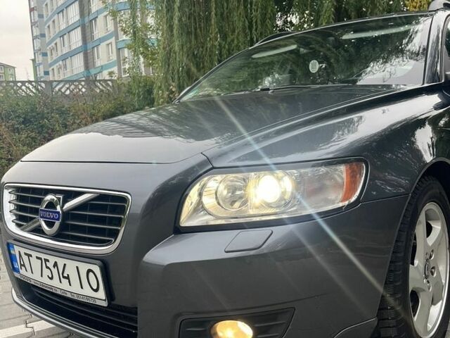 Сірий Вольво V50, об'ємом двигуна 1.6 л та пробігом 255 тис. км за 7500 $, фото 8 на Automoto.ua