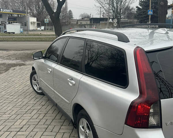 Серый Вольво В50, объемом двигателя 1.6 л и пробегом 303 тыс. км за 7200 $, фото 4 на Automoto.ua