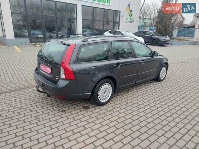 Серый Вольво В50, объемом двигателя 1.6 л и пробегом 251 тыс. км за 6000 $, фото 5 на Automoto.ua