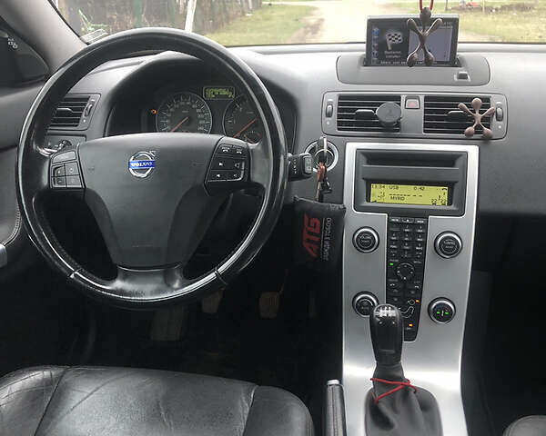 Серый Вольво В50, объемом двигателя 1.6 л и пробегом 250 тыс. км за 7500 $, фото 6 на Automoto.ua