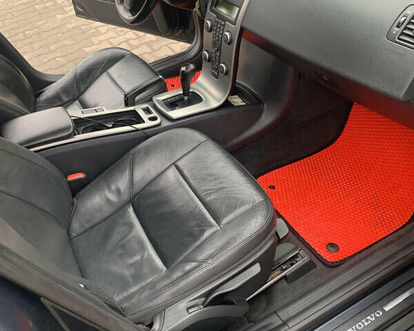 Серый Вольво В50, объемом двигателя 2 л и пробегом 281 тыс. км за 8000 $, фото 17 на Automoto.ua