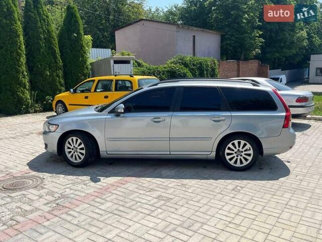 Серый Вольво В50, объемом двигателя 1.56 л и пробегом 246 тыс. км за 7400 $, фото 3 на Automoto.ua