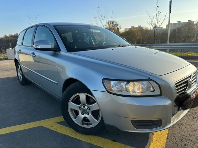 Серый Вольво В50, объемом двигателя 1.6 л и пробегом 214 тыс. км за 3484 $, фото 1 на Automoto.ua