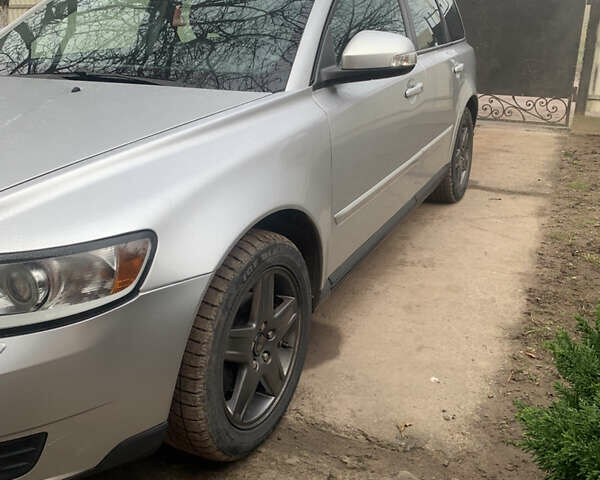 Серый Вольво В50, объемом двигателя 1.6 л и пробегом 300 тыс. км за 6400 $, фото 2 на Automoto.ua