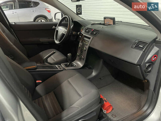 Вольво В50 2010 в Стрые на Automoto.ua Серый Вольво В50, объемом двигателя 1.6 л и пробегом 260 тыс. км за 6650 $, фото 45 на Automoto.ua