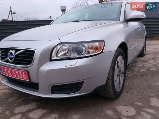 Серый Вольво В50, объемом двигателя 1.6 л и пробегом 220 тыс. км за 7500 $, фото 10 на Automoto.ua