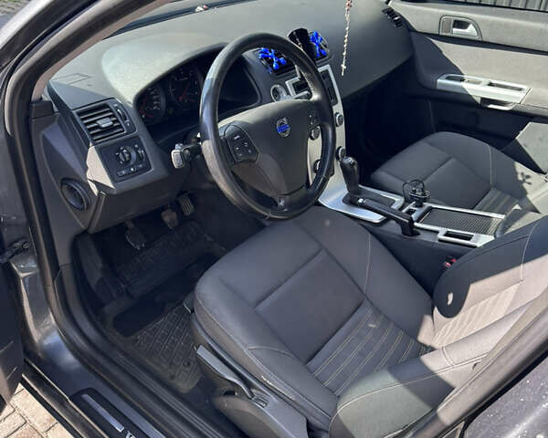 Сірий Вольво V50, об'ємом двигуна 1.6 л та пробігом 276 тис. км за 6750 $, фото 4 на Automoto.ua