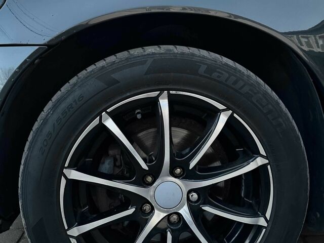 Вольво В50 2010 в Жовкве на Automoto.ua Серый Вольво В50, объемом двигателя 1.6 л и пробегом 242 тыс. км за 7500 $, фото 17 на Automoto.ua