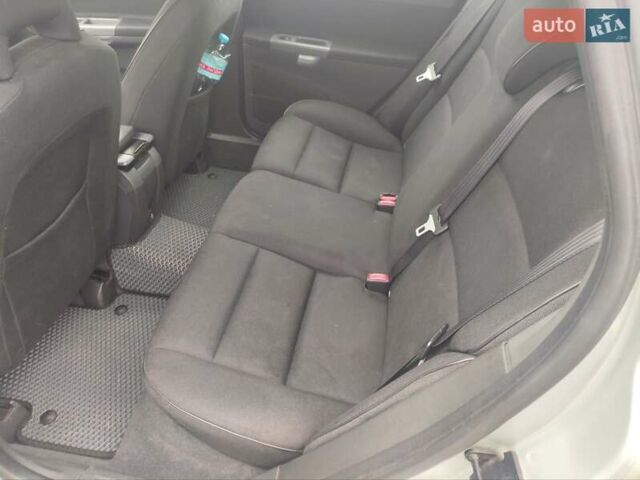 Серый Вольво В50, объемом двигателя 1.98 л и пробегом 245 тыс. км за 7250 $, фото 5 на Automoto.ua