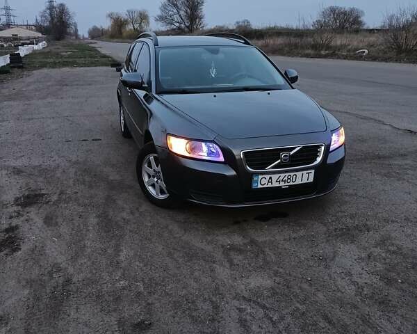 Серый Вольво В50, объемом двигателя 1.6 л и пробегом 305 тыс. км за 7150 $, фото 9 на Automoto.ua