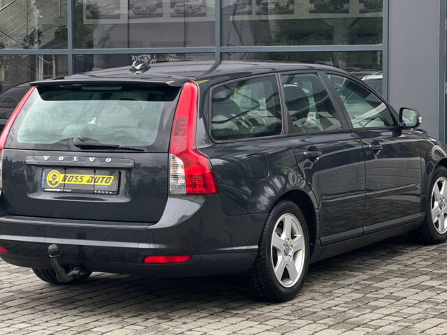 Серый Вольво В50, объемом двигателя 1.6 л и пробегом 228 тыс. км за 7300 $, фото 5 на Automoto.ua