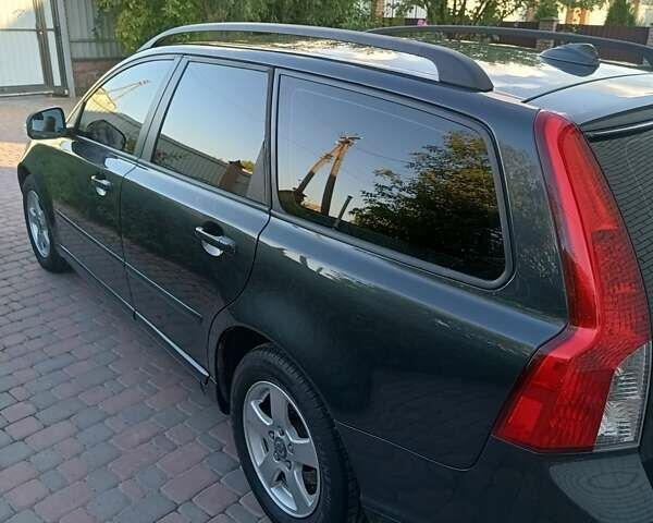 Серый Вольво В50, объемом двигателя 1.6 л и пробегом 265 тыс. км за 7700 $, фото 3 на Automoto.ua