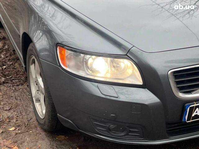 Сірий Вольво V50, об'ємом двигуна 2 л та пробігом 240 тис. км за 9690 $, фото 3 на Automoto.ua