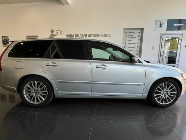 Серый Вольво В50, объемом двигателя 1.6 л и пробегом 324 тыс. км за 8000 $, фото 7 на Automoto.ua